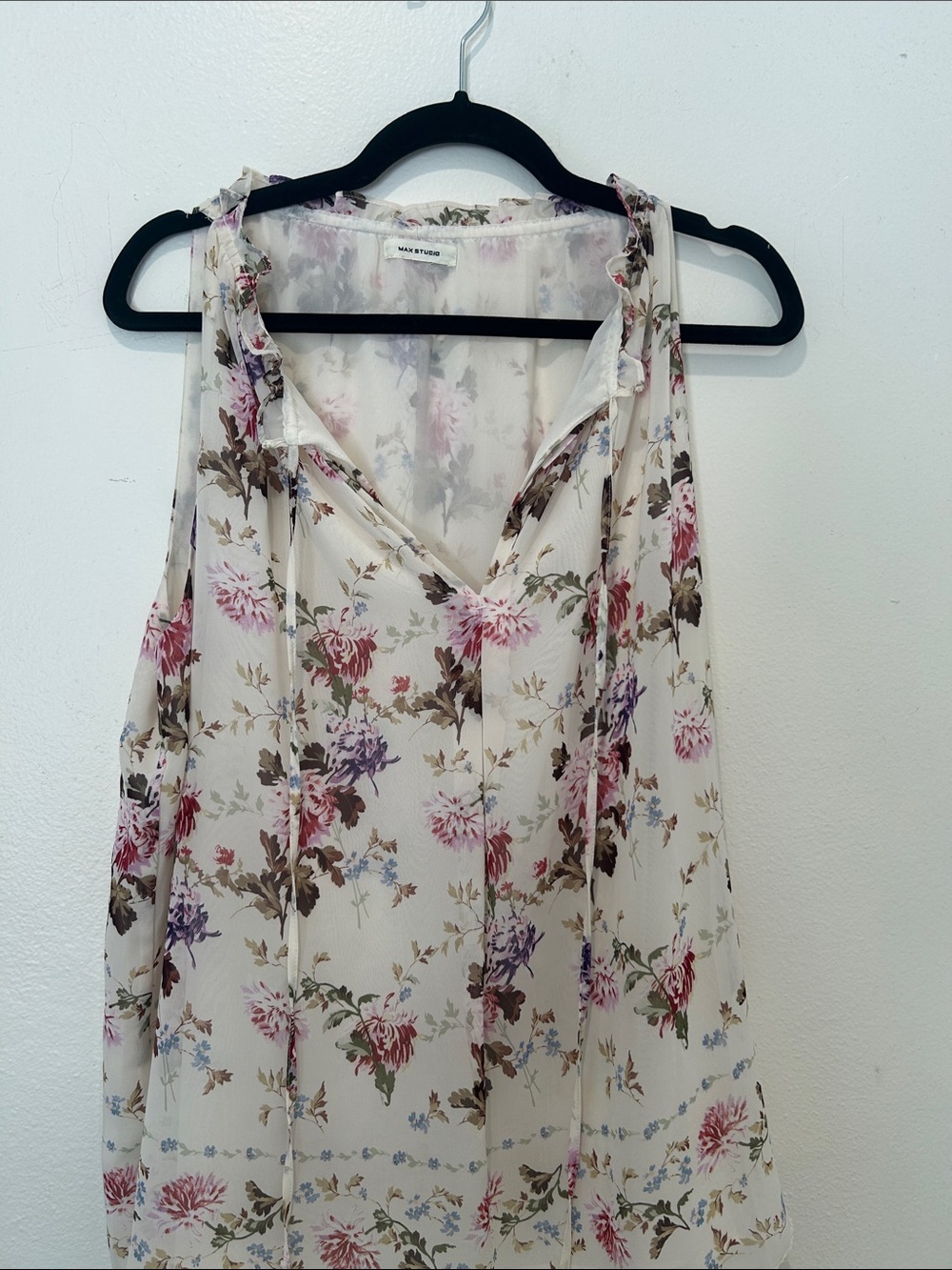 Max Studio Cream Floral V-Neck Sleeveless Camisole with Pink & Purple Flowers